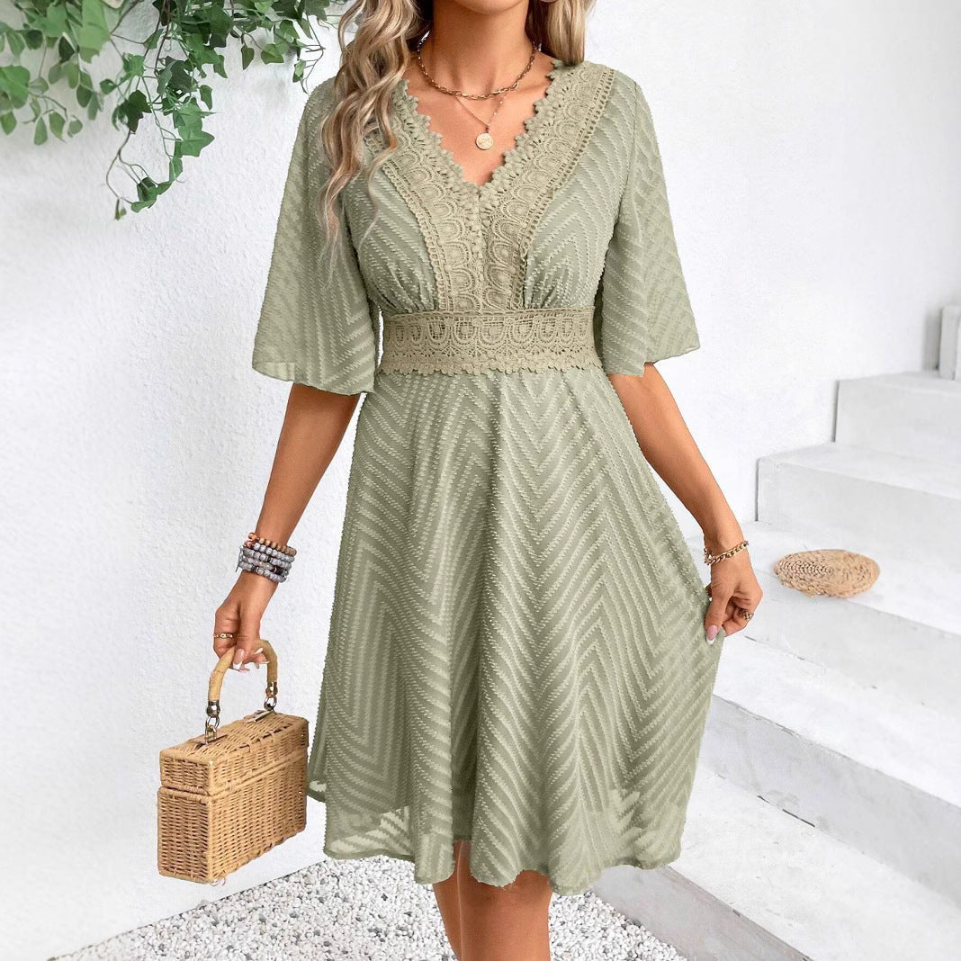 Sukienka z koronkowymi rękawami i dzwonkami Lidia Sek w stylu letnim