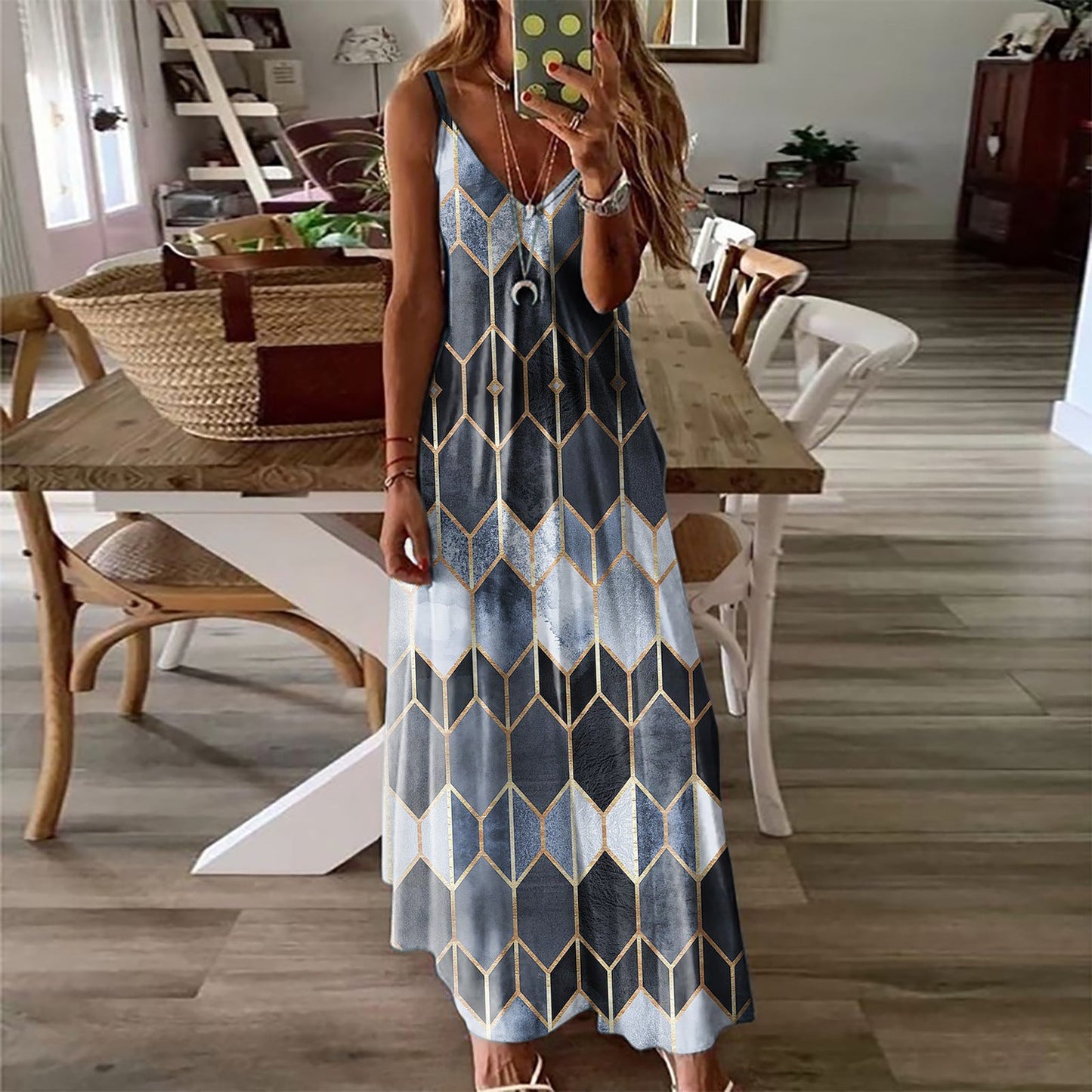 Sukienka Lidia Sek na lato z geometrycznym nadrukiem i długą spódnicą