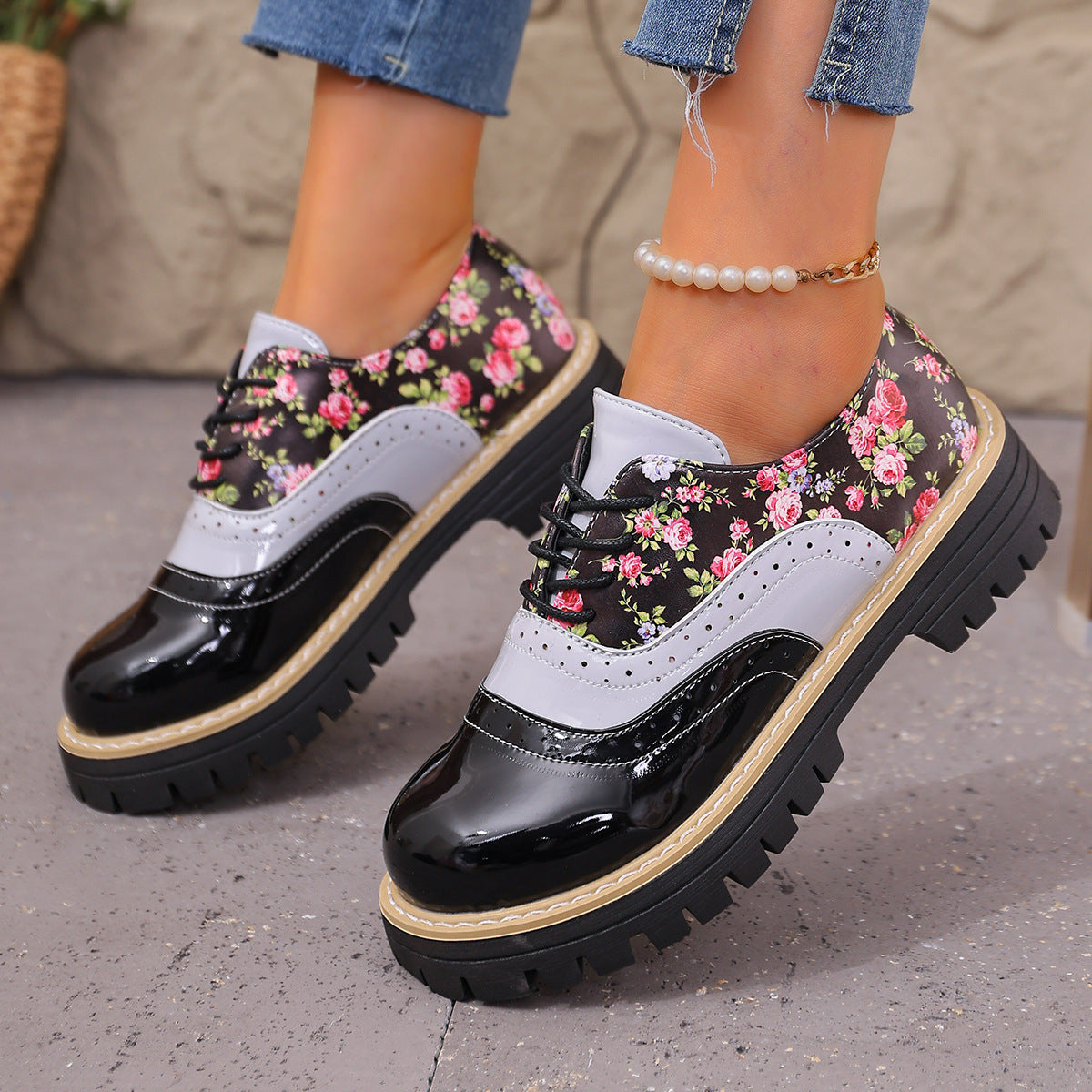 Eleganckie, kwiatowe buty codzienne Lidia Sek w dużych rozmiarach