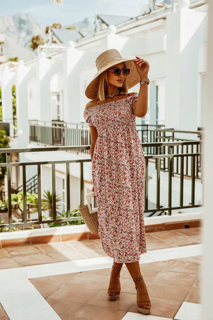 Sukienka boho Lidia Sek z odkrytymi ramionami i nadrukiem na lato