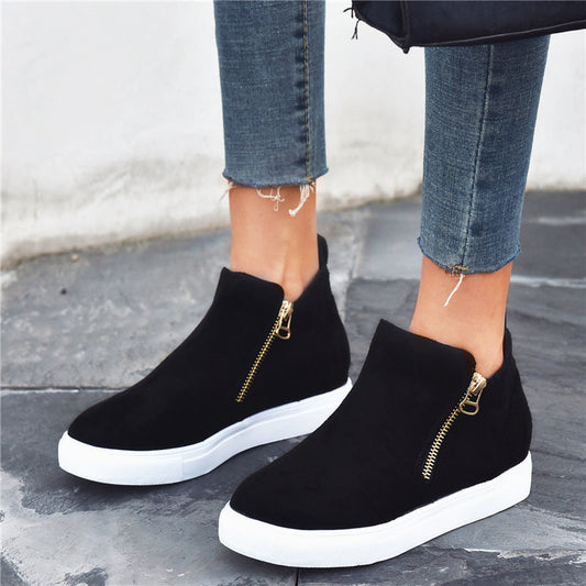 Chic Suede Round Toe Flats by Lidia Sek