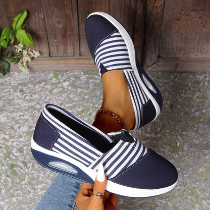 Lekkie, wsuwane buty damskie Lidia Sek w paski