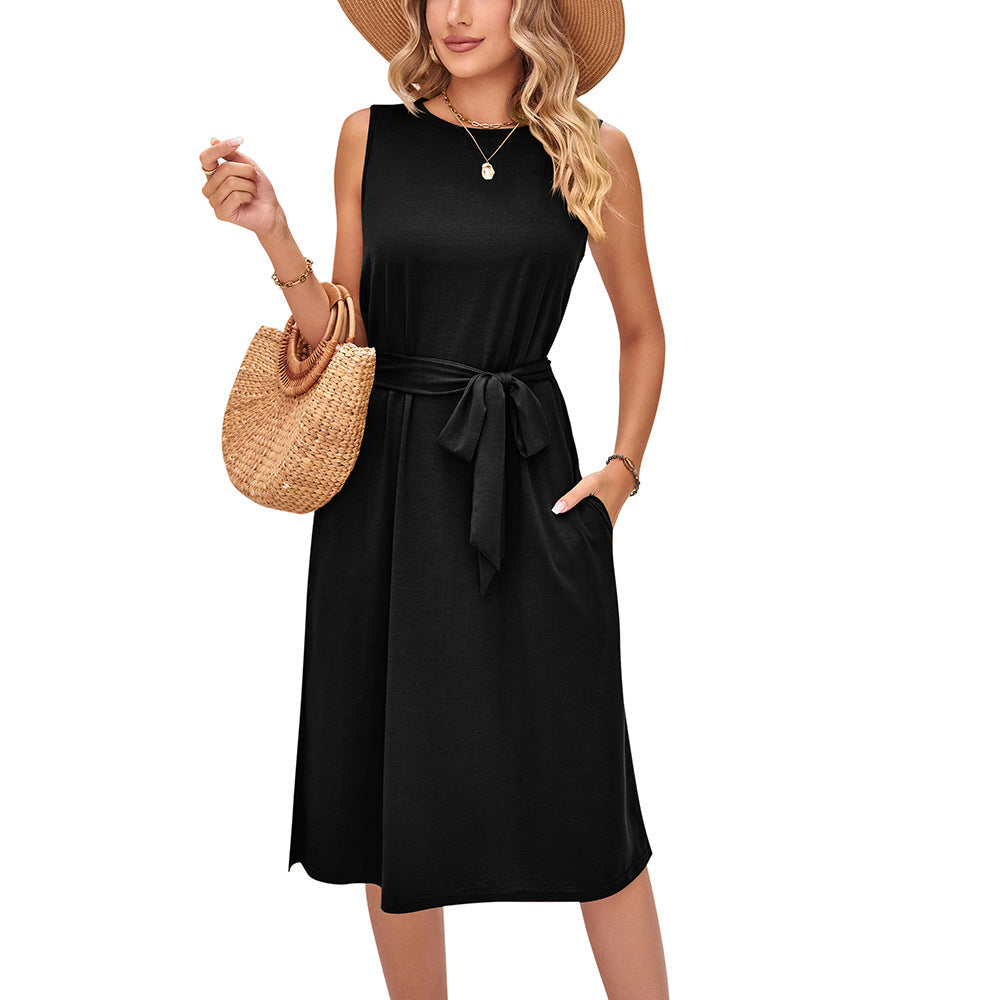Elegancka sukienka midi bez rękawów z paskiem od Lidia Sek