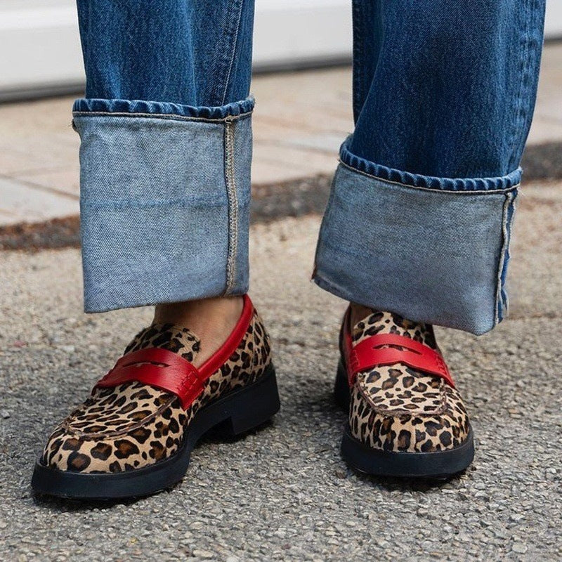 Eleganckie buty na niskim obcasie w panterkę marki Lidia Sek