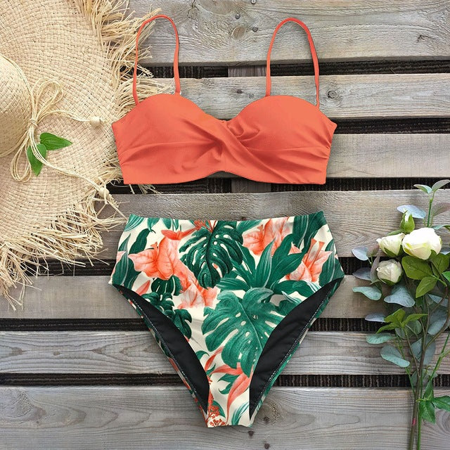 Bikini z wysokim stanem w kwiaty marki Lidia Sek