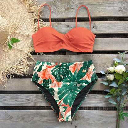 Bikini z wysokim stanem w kwiaty marki Lidia Sek