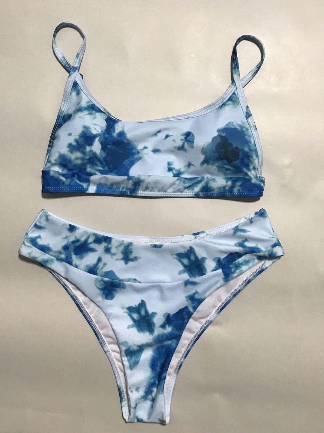 Bikini z wysokim stanem i gradientem od Lidia Sek