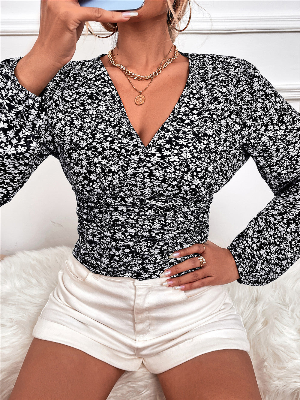 Elegancki top z długim rękawem i dekoltem w serek w kwiaty od Lidia Sek