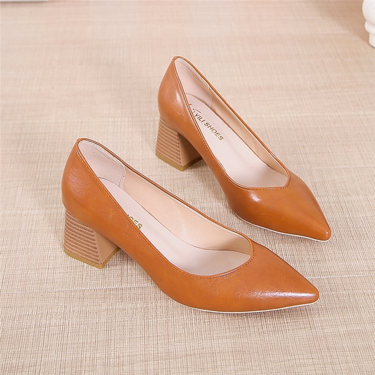 Chic Pointed Toe Heels by Lidia Sek