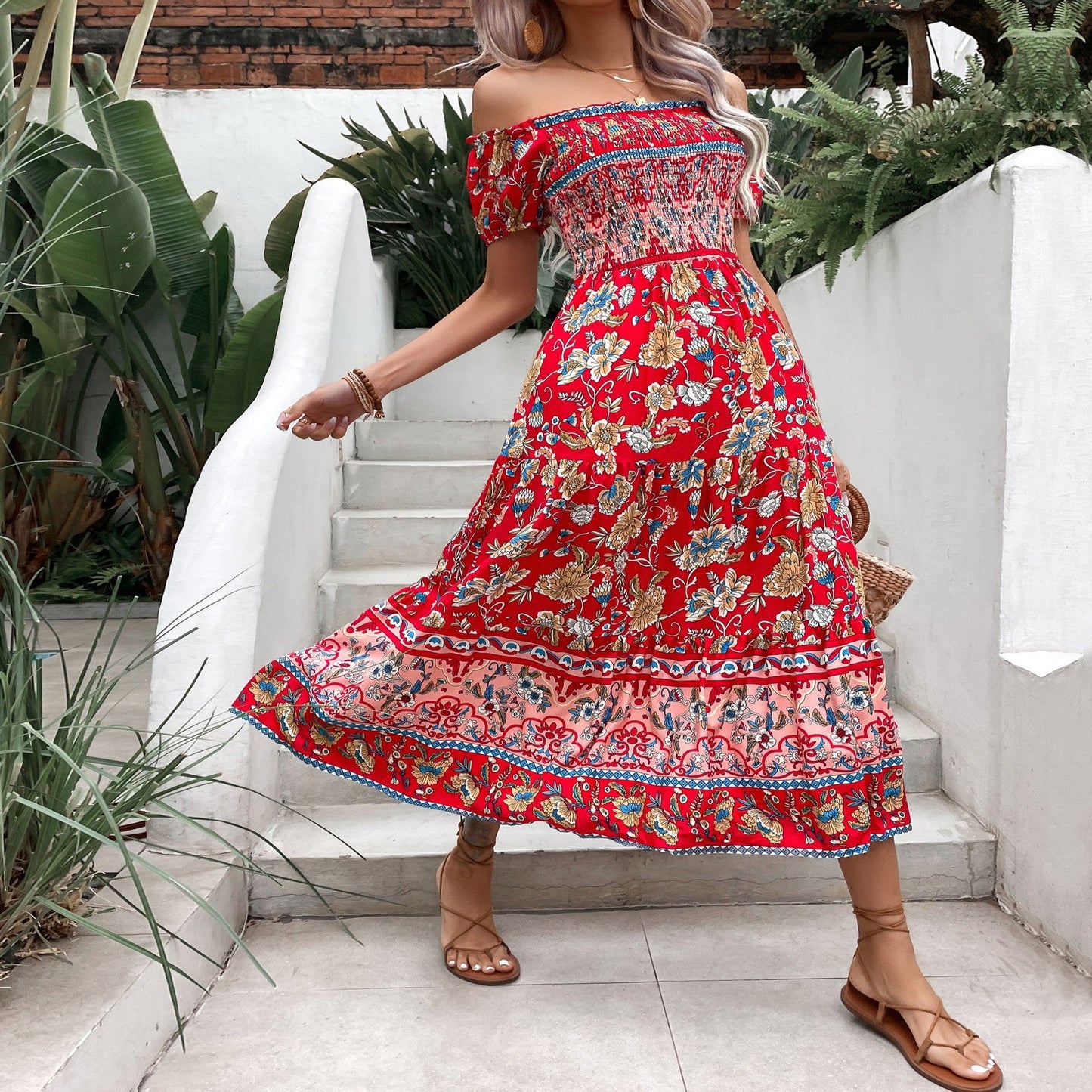 Sukienka midi Lidia Sek z odkrytymi ramionami i kwiatowym wzorem w stylu boho