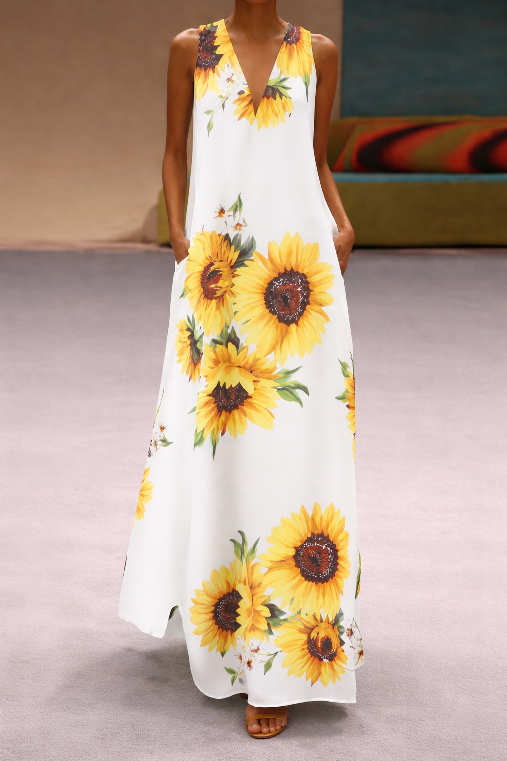 Sukienka maxi Lidia Sek w kwiaty w stylu boho bez rękawów