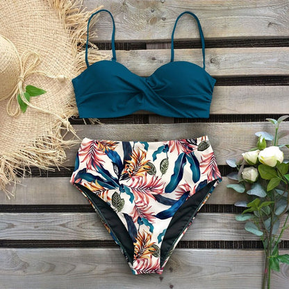 Bikini z wysokim stanem w kwiaty marki Lidia Sek