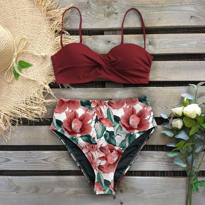 Bikini z wysokim stanem w kwiaty marki Lidia Sek