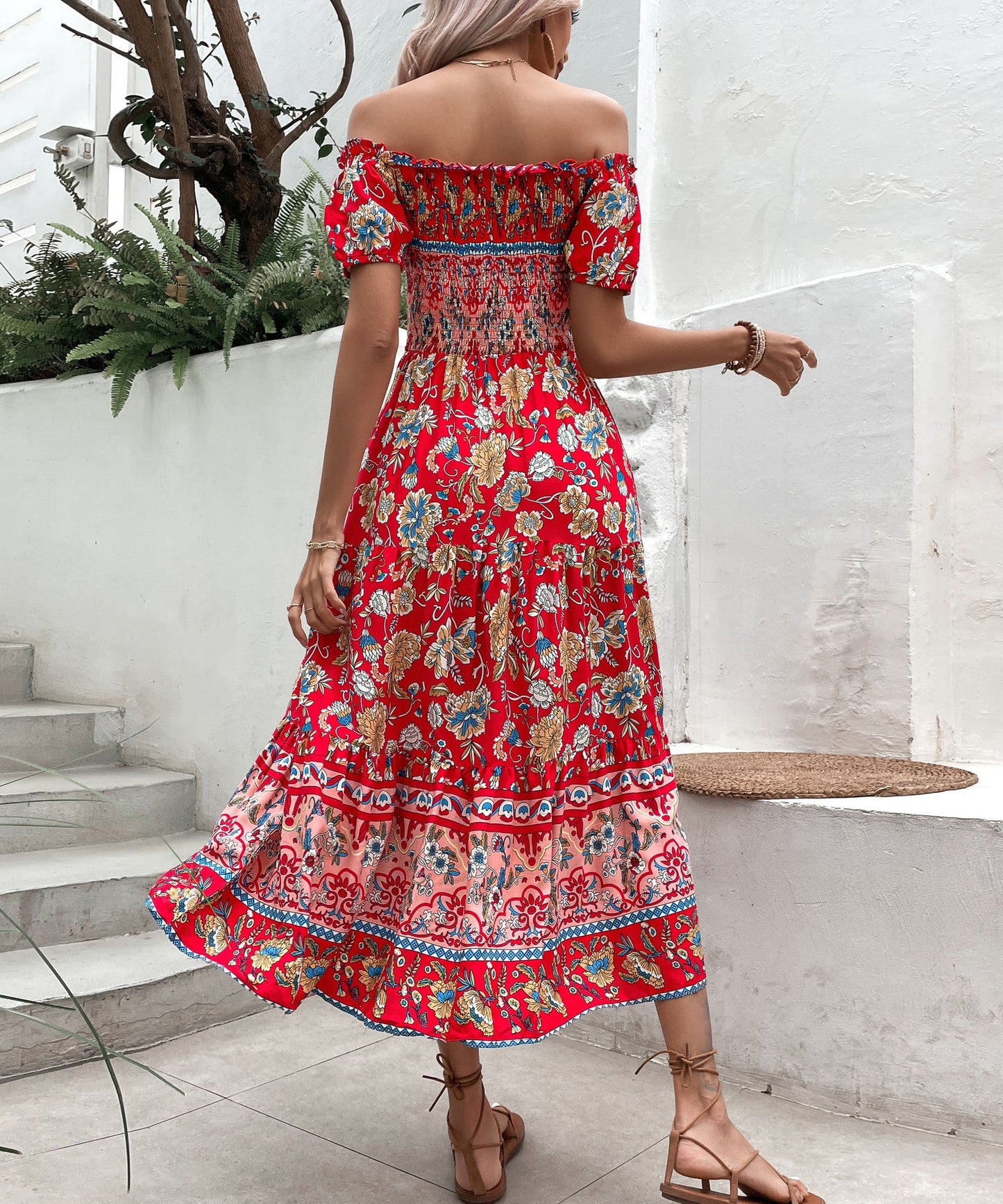 Sukienka midi Lidia Sek z odkrytymi ramionami i kwiatowym wzorem w stylu boho