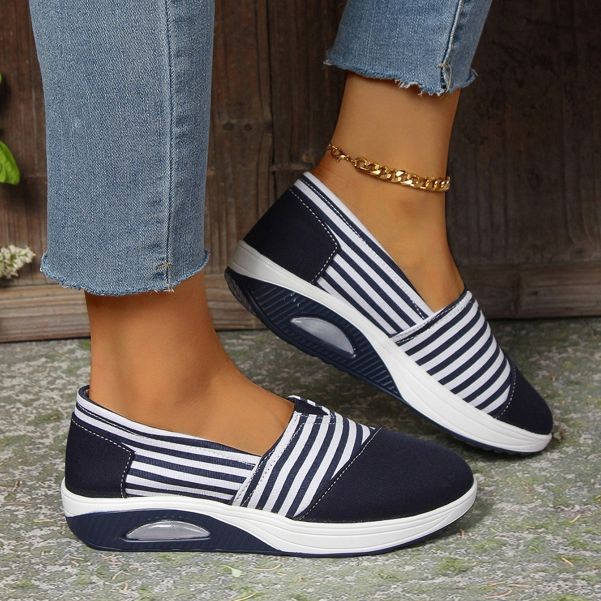 Lekkie, wsuwane buty damskie Lidia Sek w paski