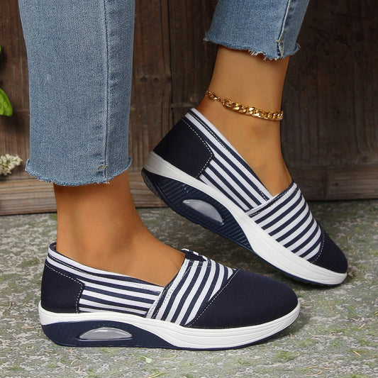 Lekkie, wsuwane buty damskie Lidia Sek w paski