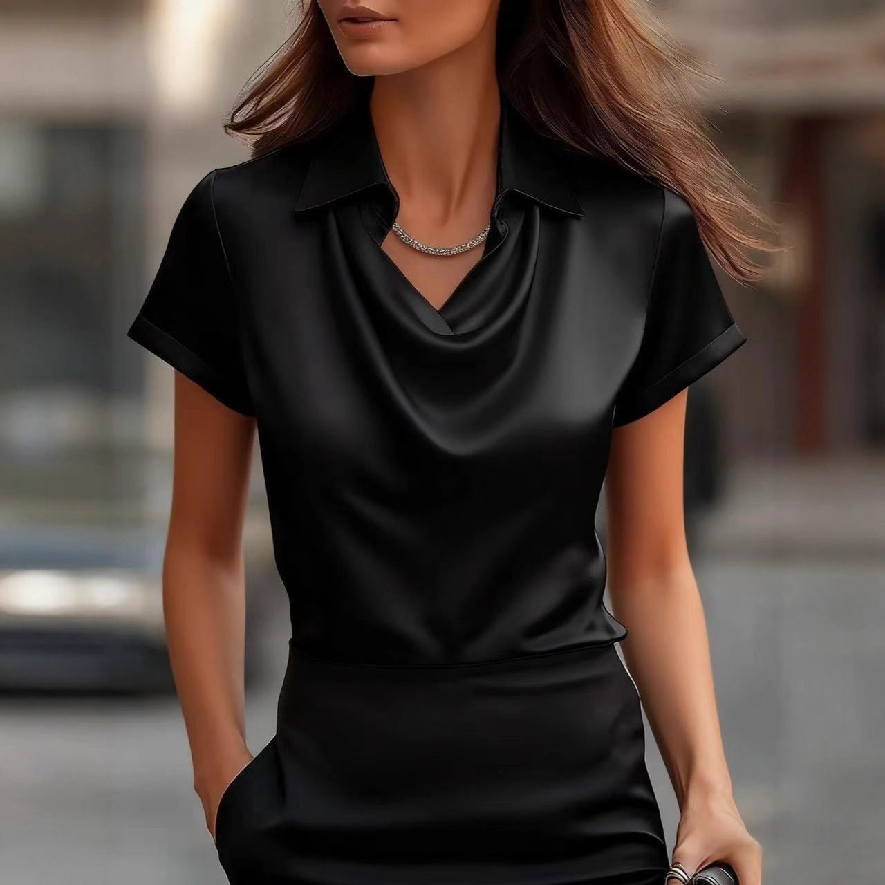 Elegancka satynowa bluzka z dekoltem w łódkę od Lidia Sek